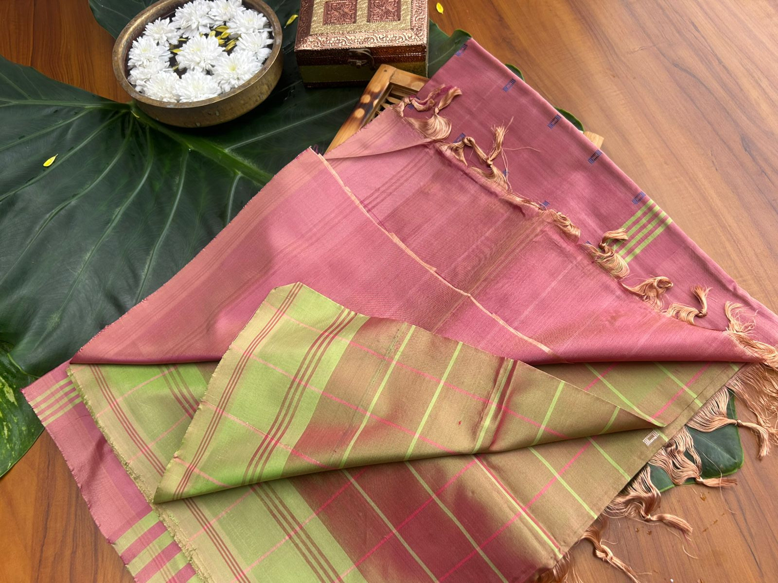 vazhaipattu silk saree pastel green - checked design-with Blouse
