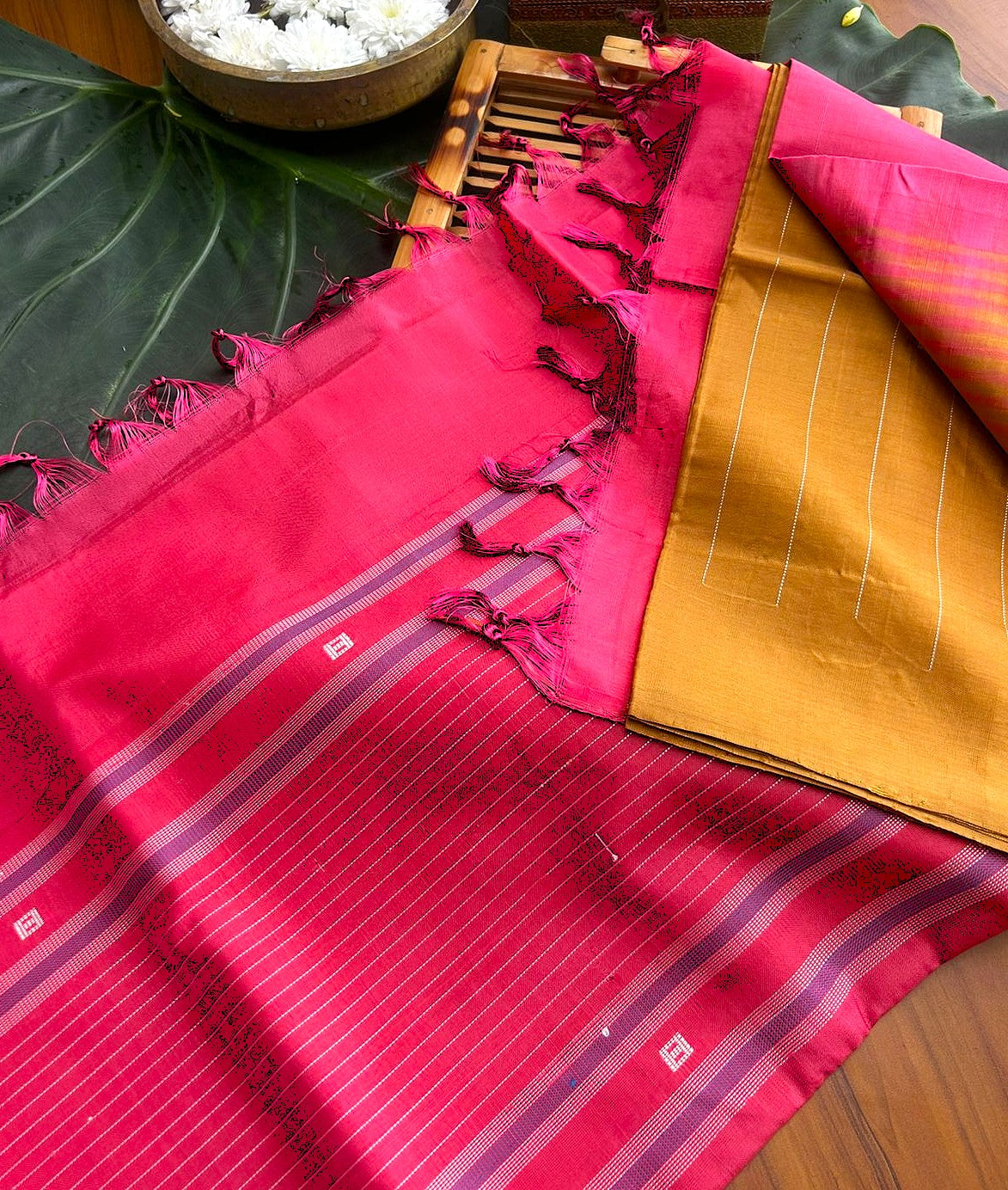 Vazhaipattu silk  golden striped saree with out blouse