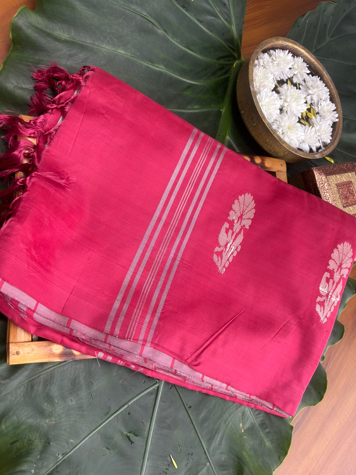 Vazhaipattu pastel green checked silk saree -with blouse