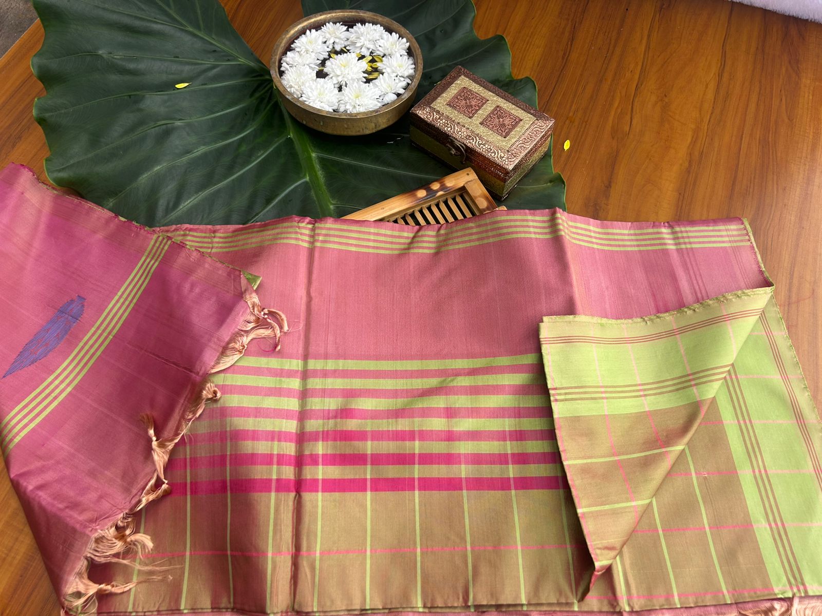 vazhaipattu silk saree pastel green - checked design-with Blouse