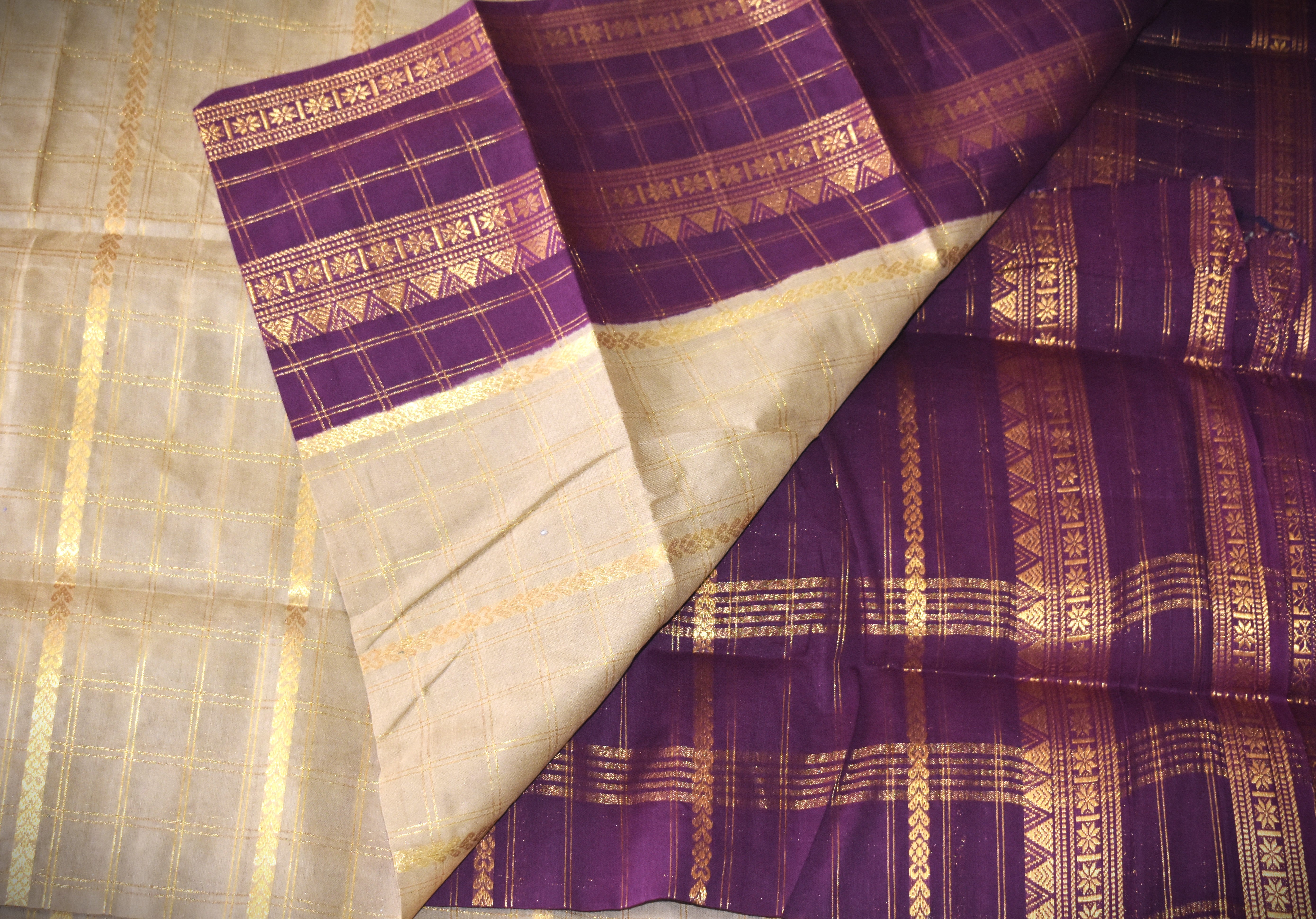 Sungudi velthari zarikattam sarees-with blouse-Pure Handloom sarees
