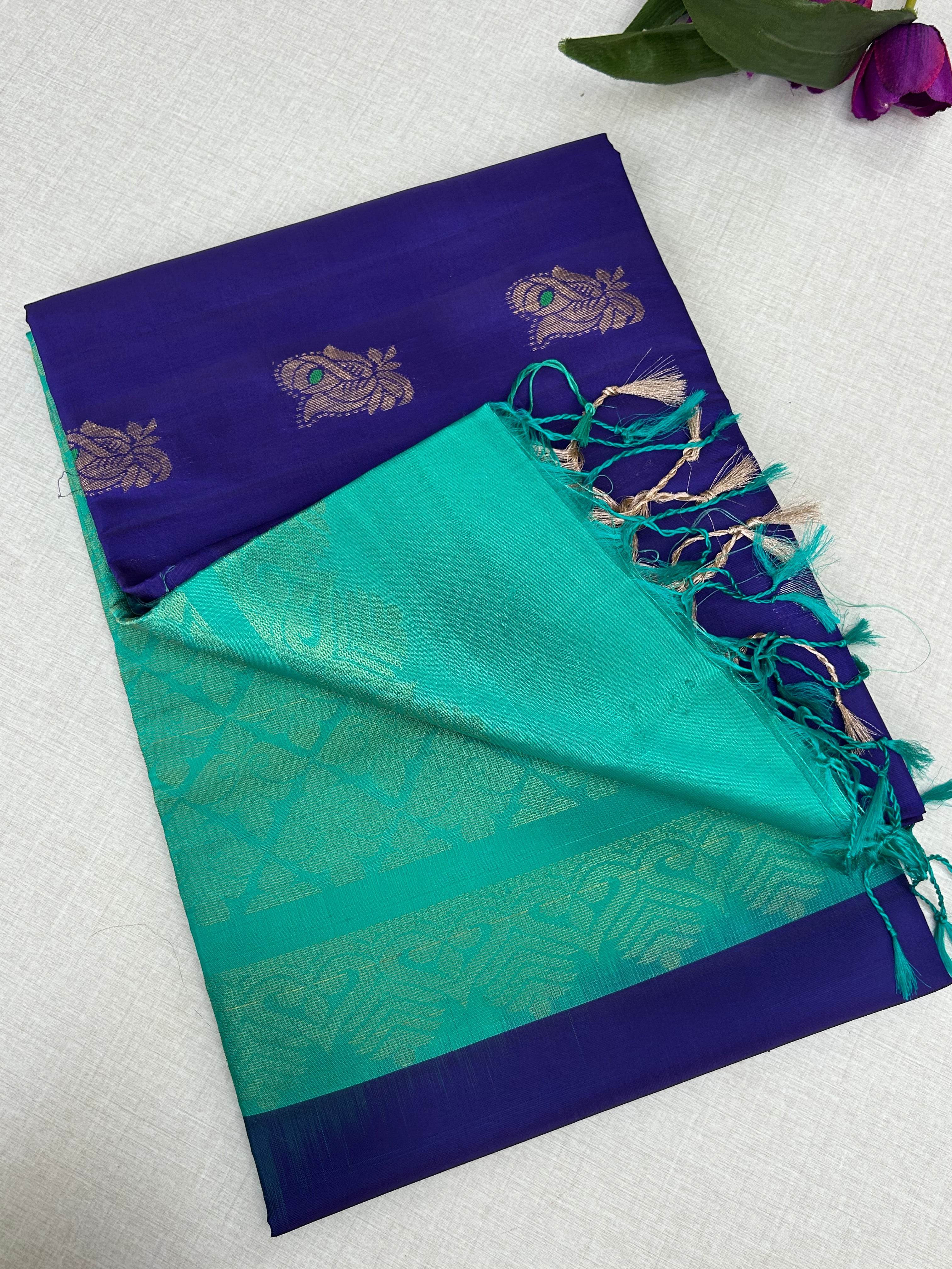 Kanchipuram Handloom Silk Saree – Royal Blue with Sea Green Contrast Pallu & Gold Zari Lattice Weave|Krisa Collections