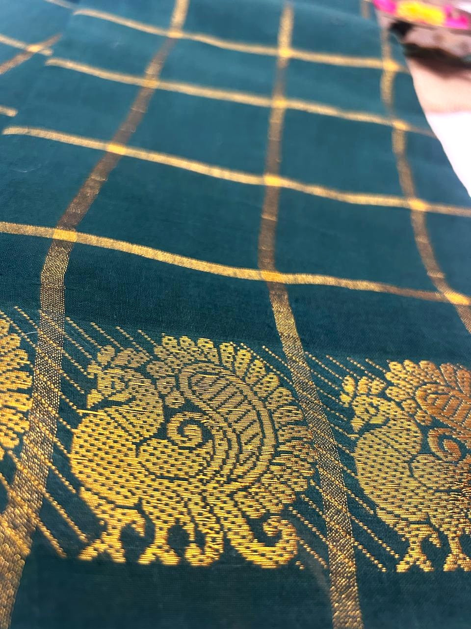 Pavithra Kattam Sungudi cotton saree with peacock border 004