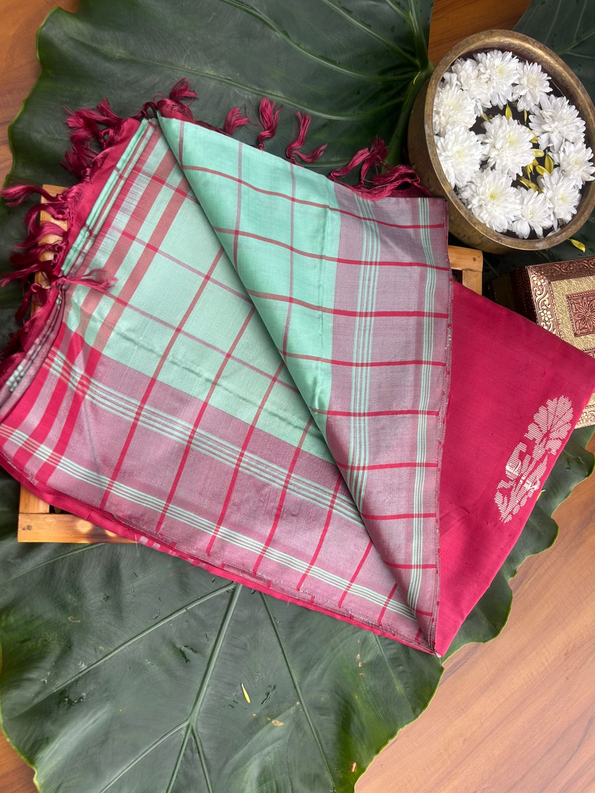 Vazhaipattu pastel green checked silk saree -with blouse