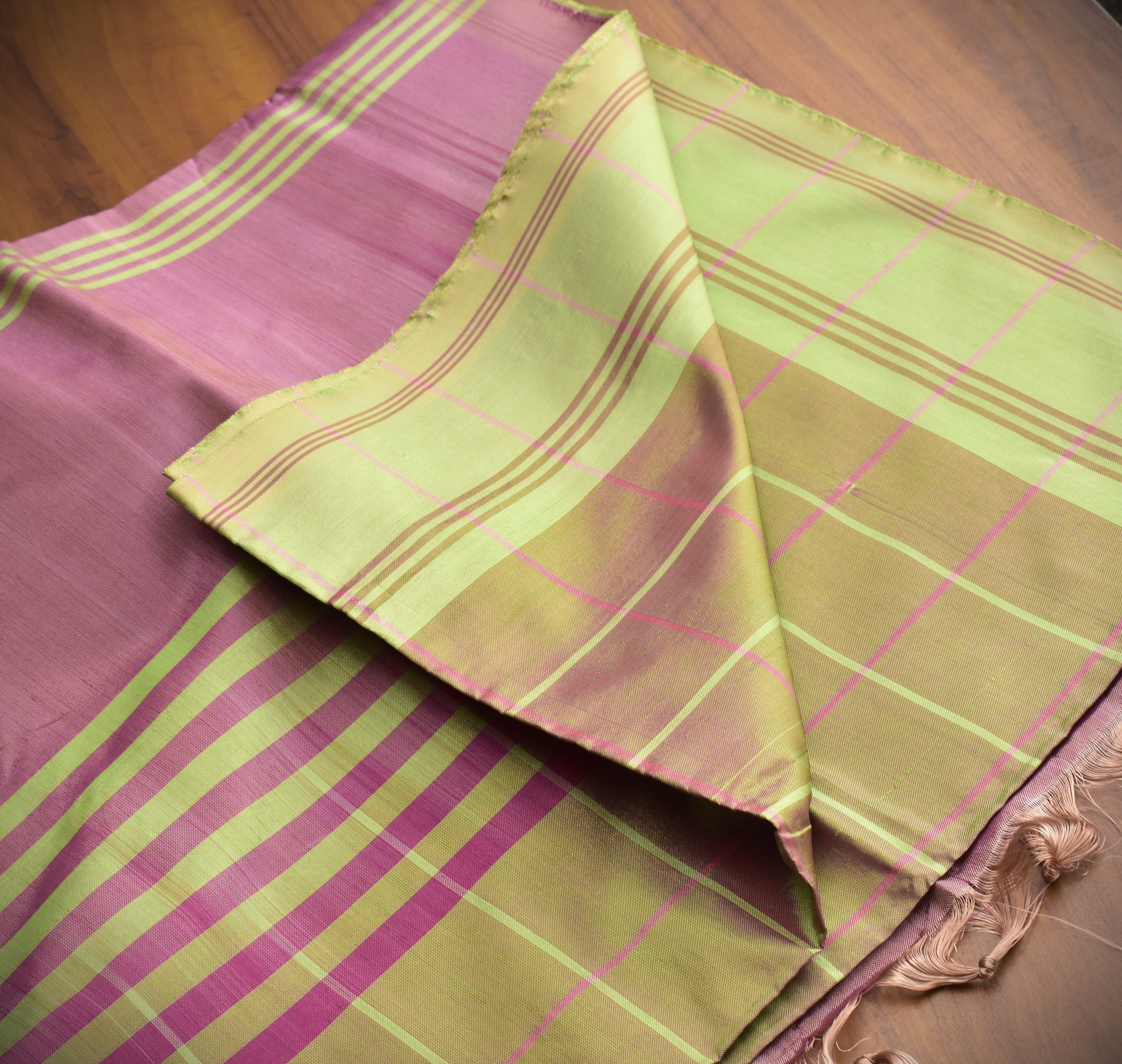 vazhaipattu silk saree pastel green - checked design-with Blouse