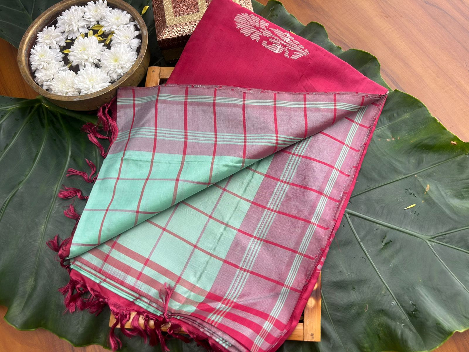 Vazhaipattu pastel green checked silk saree -with blouse