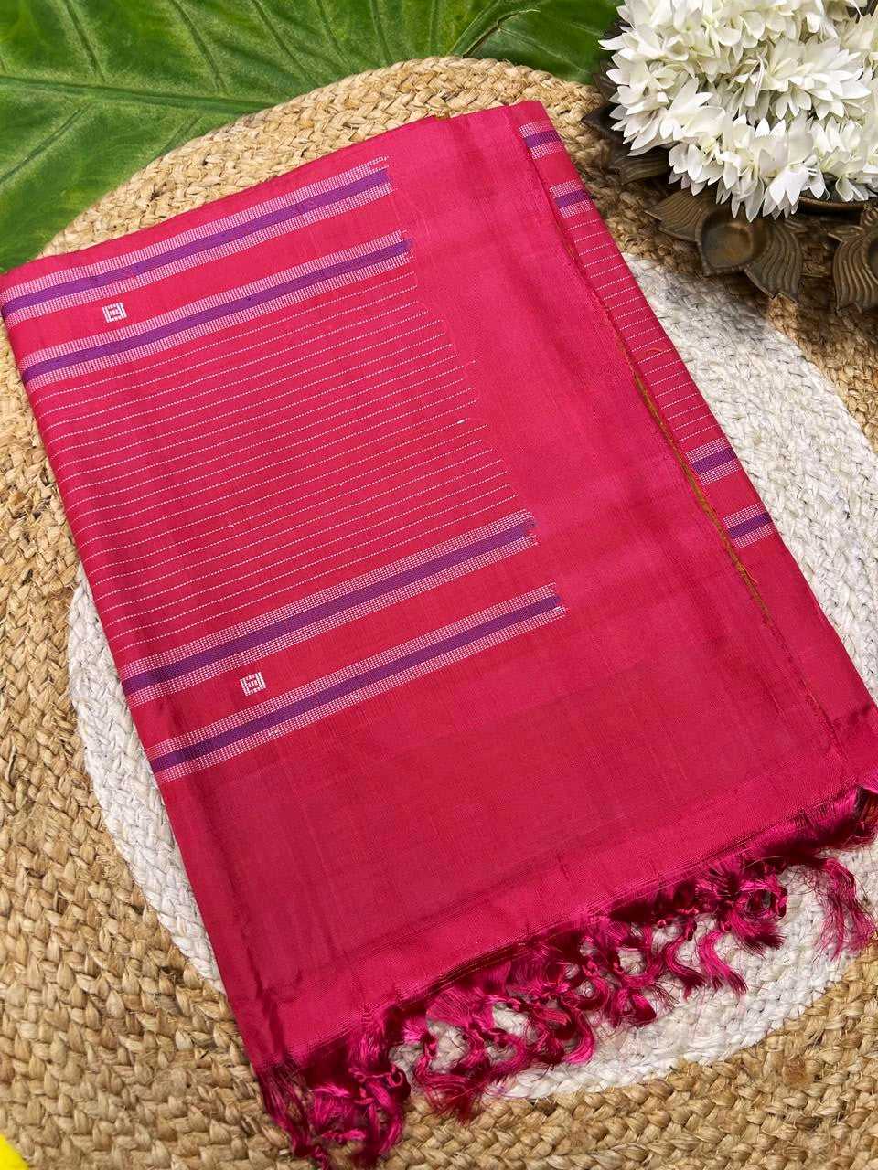 Vazhaipattu silk  golden striped saree with out blouse